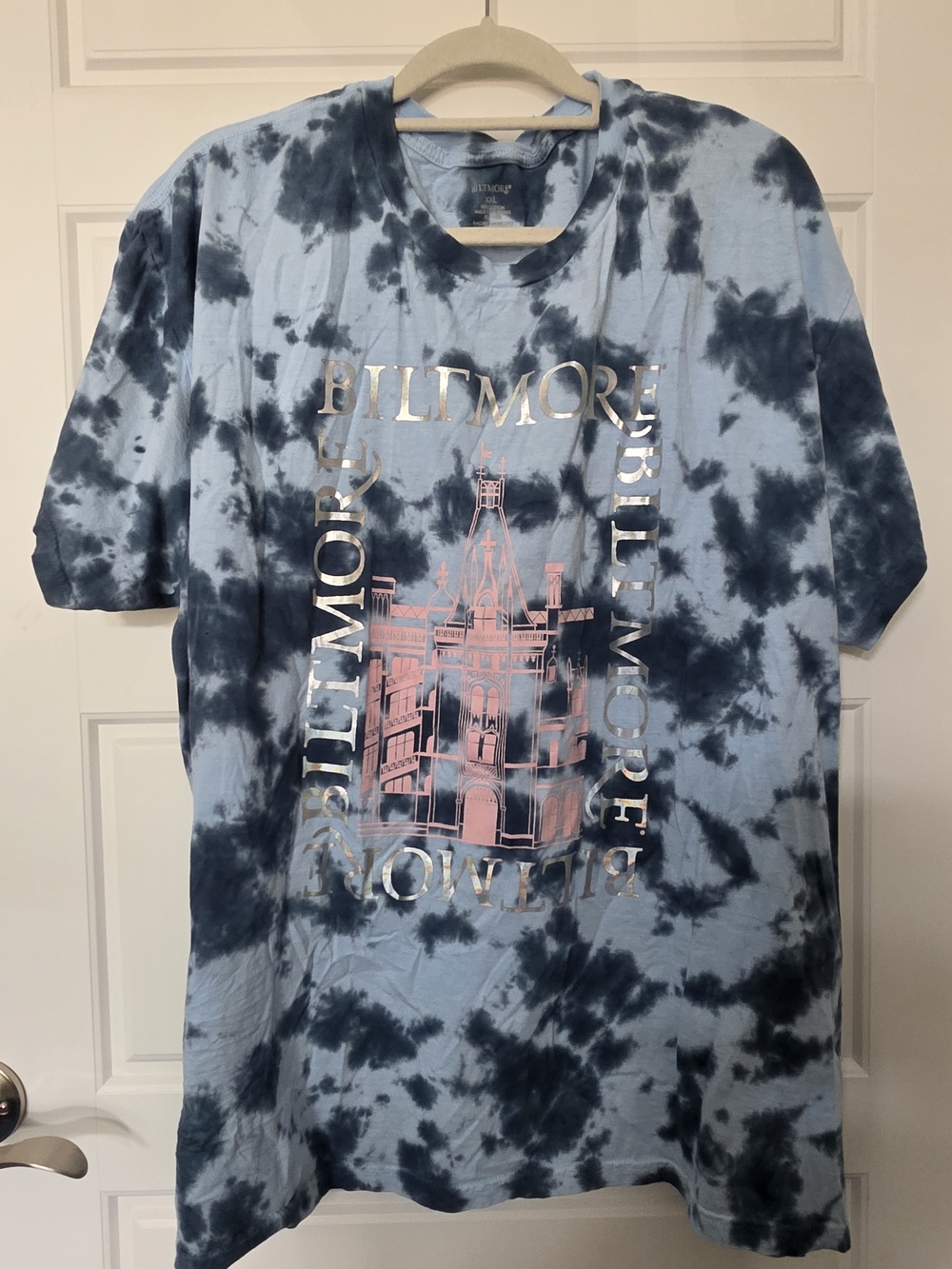 Biltmore Tie-Dye Graphic Tee in Light Blue & Navy